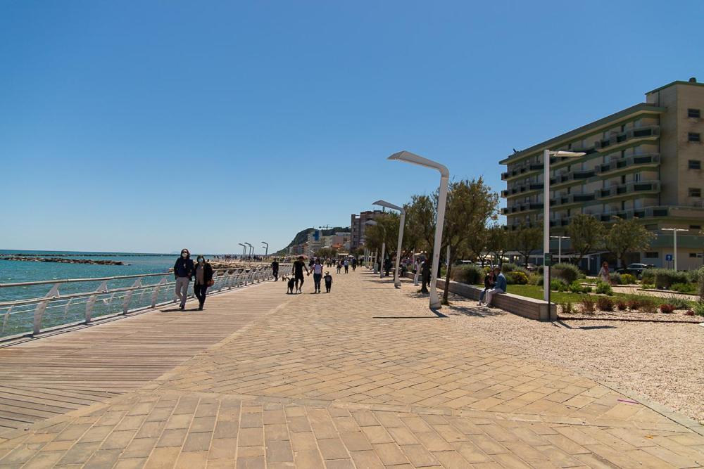 Zara D'Amare a Pesaro 10 metri dalla spiaggia by Yohome Esterno foto